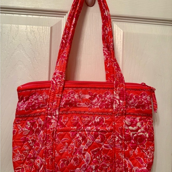 2/Vera Bradley Retired Hope Toile Coral Pink Molly Style Shoulder
Bags NWOT - Picture 2 of 11
